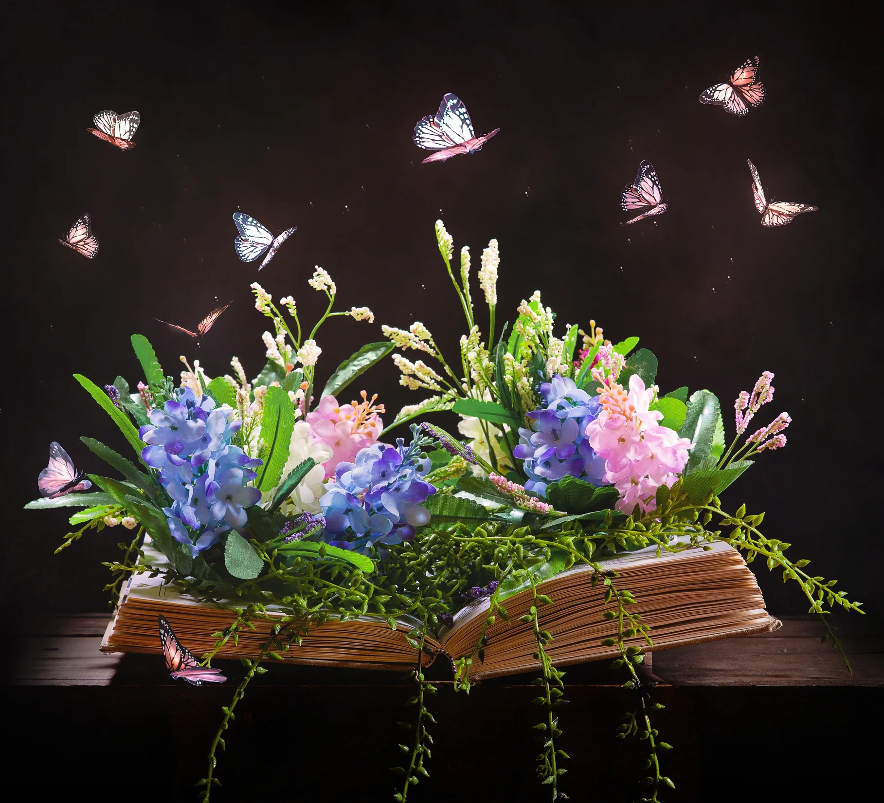 Libro abierto con flores y mariposas